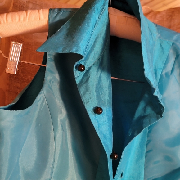 Silkland Button Front Shell - Picture 15 of 16